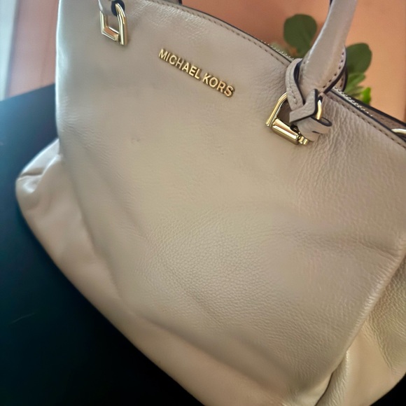 Michael Kors Maxine medium cream Satchel with Gold Accents - Picture 11 of 12